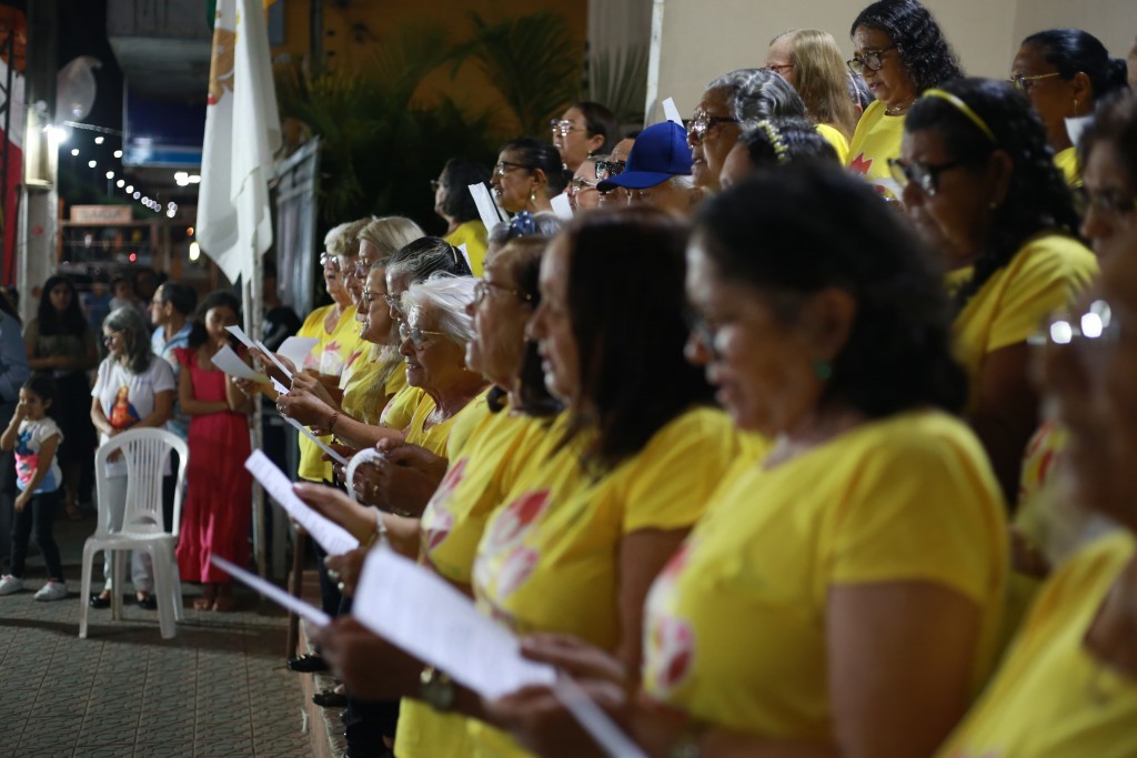 Prefeitura de Nova Floresta entrega fardamento ao grupo de idosos/ coral grupo de idosos do projeto viver bem.