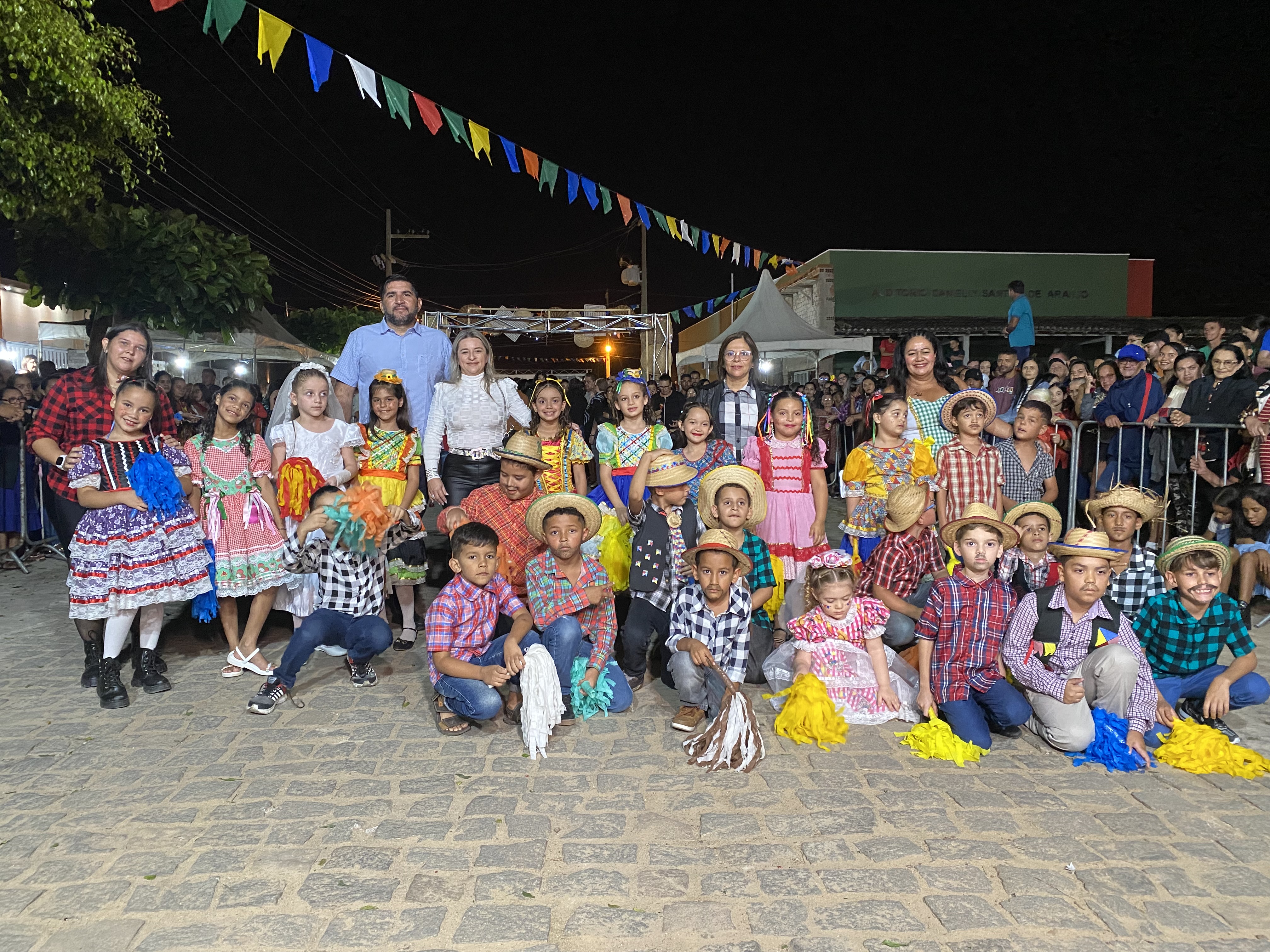 Prefeitura Municipal de Nova Floresta realiza mais uma noite do São João de Bairros 2024 na escola Maria Elenilda