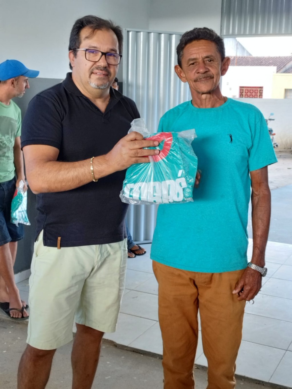 Prefeitura de Nova Floresta realiza Forró dos Idosos especial de Dia dos Pais e entrega fardamentos