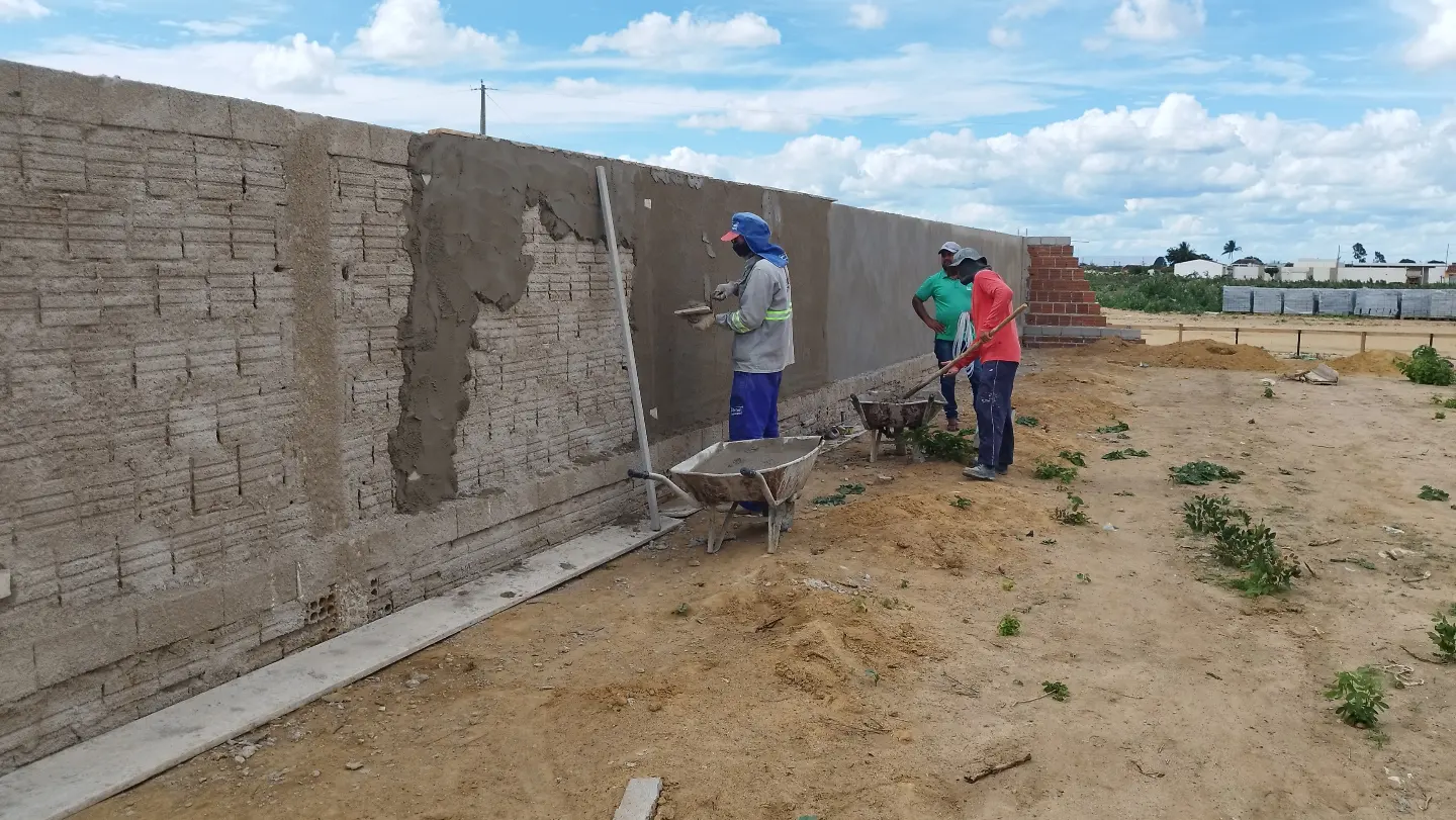 Prefeito Jarson acompanha obras de construção de novo Cemitério