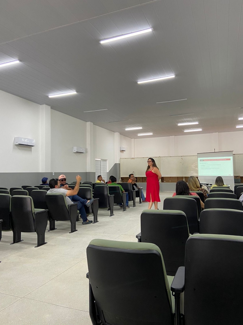 Prefeitura de Nova Floresta realiza Capacitação das Novas leis de Licitação para Secretários Municipais e equipe de Licitação.