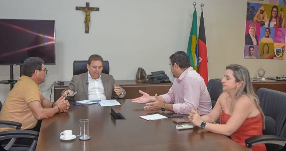 Prefeito Jarson se reúne com governador em exercício Adriano Galdino para alinhar ações futuras para nossa cidade