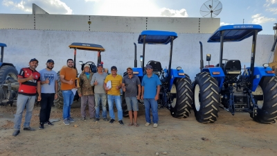 Prefeitura de Nova Floresta realiza aquisição de dois novos tratores
