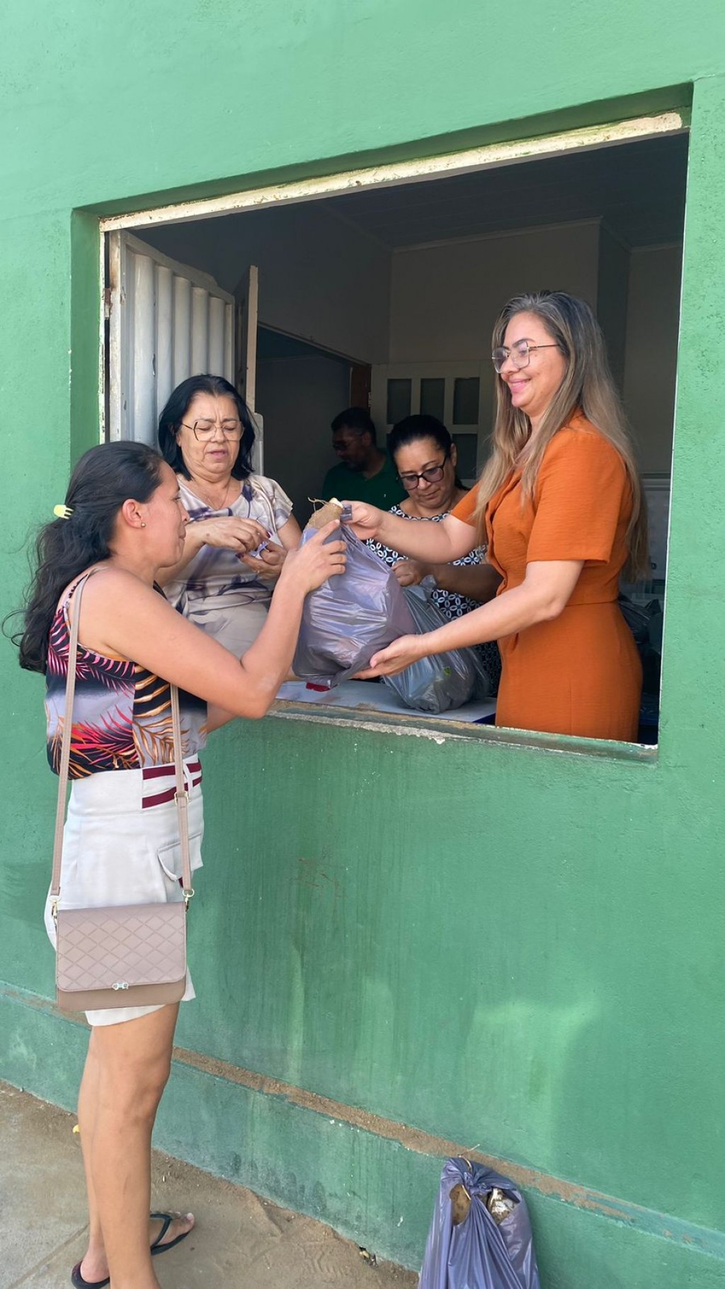 Secretaria de Assistência Social promove entrega de Macaxeira e Limão através do PAA