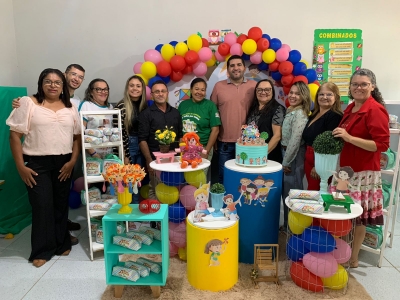 Prefeitura realiza entrega kits às crianças nas escolas da rede municipal de ensino.