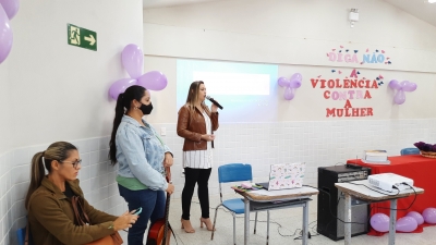 Secretária de Assistência Social de Nova Floresta realiza palestra na ECIT José Rolderick de Oliveira