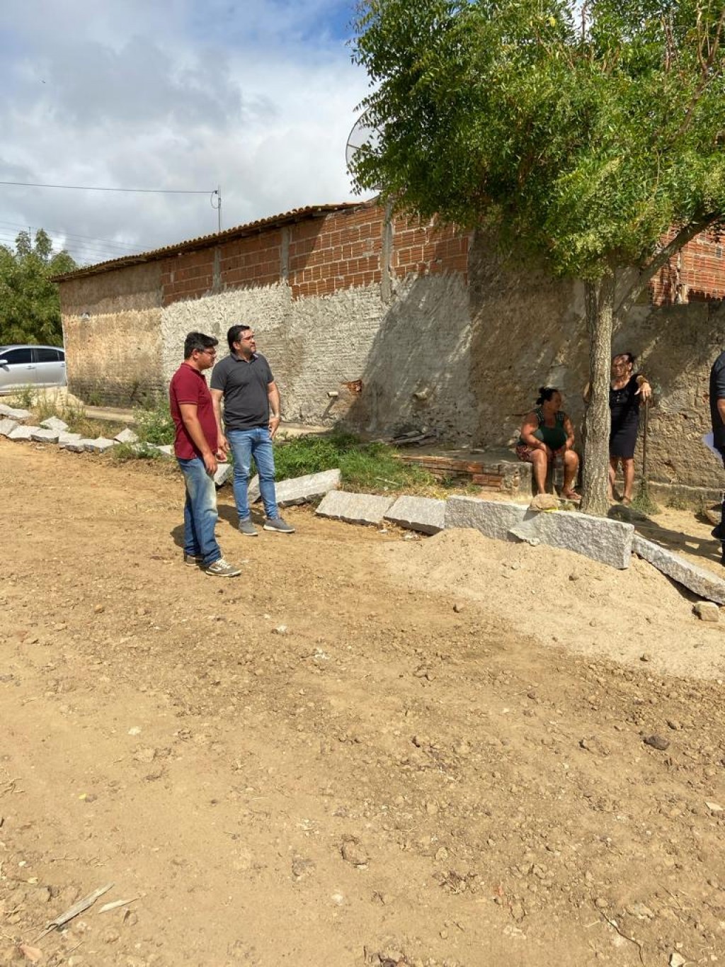 Prefeito Jarson acompanha obra de Pavimentação em Paralelepípedo.