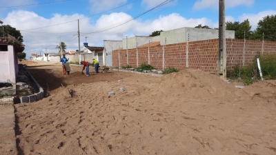 Prefeito Jarson acompanha obras de pavimentação de trecho da rua João Nilo Dantas