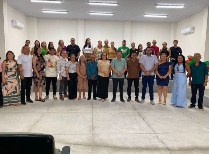 Inaugurações de auditórios nas Escolas Municipais e Entrega de Veículos