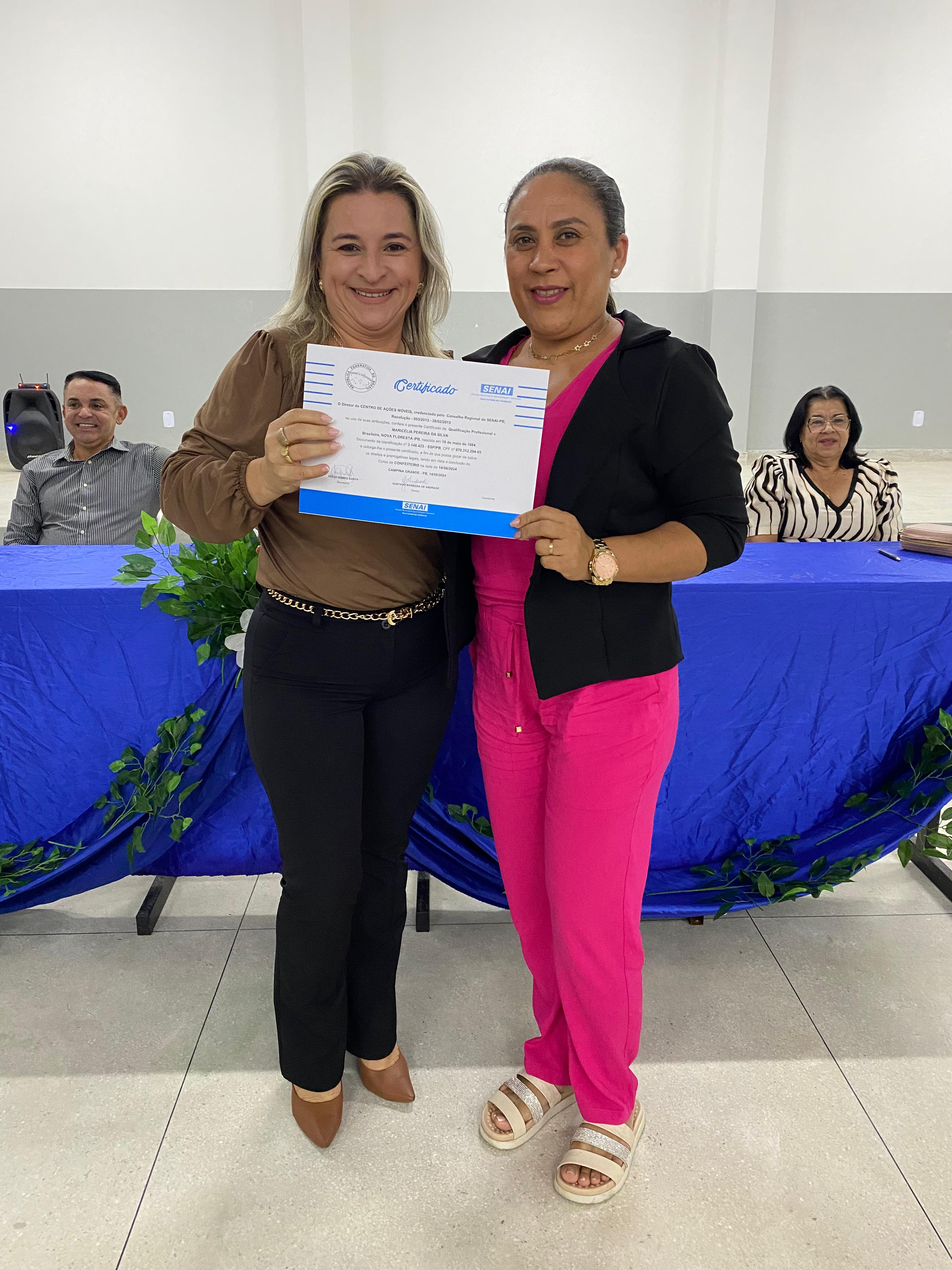 Prefeitura de Nova Floresta realiza entrega de Certificados de Conclusão de Curso Profissionalizante de Confeiteira pelo SENAI