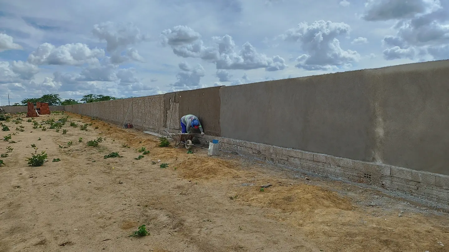 Prefeito Jarson acompanha obras de construção de novo Cemitério