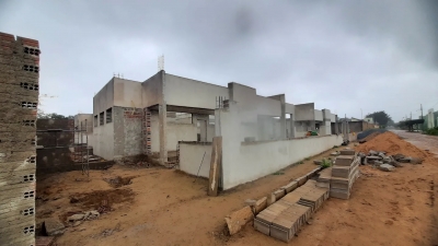 Prefeito Jarson acompanha obras de construção de nova creche