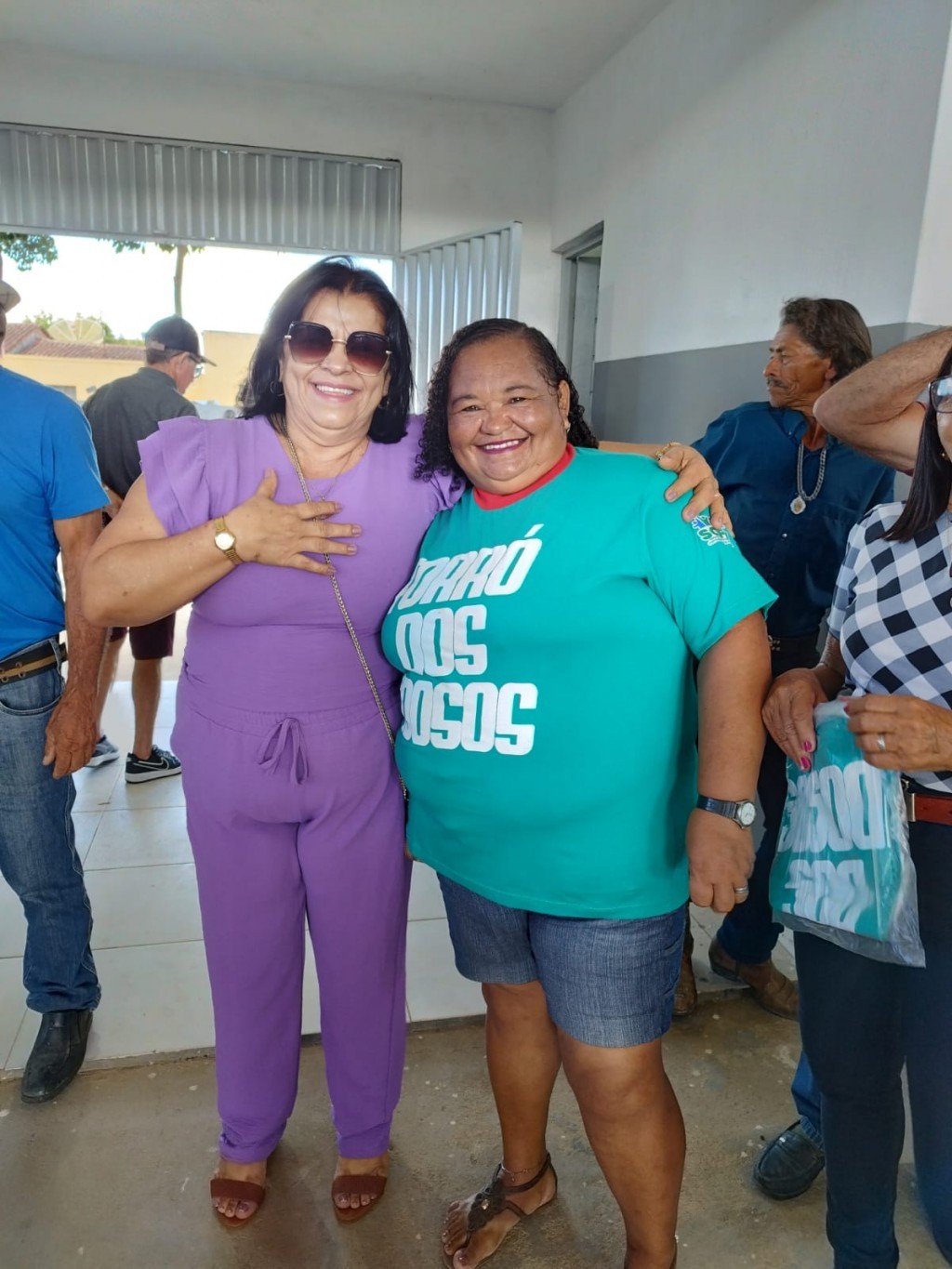 Prefeitura de Nova Floresta realiza Forró dos Idosos especial de Dia dos Pais e entrega fardamentos