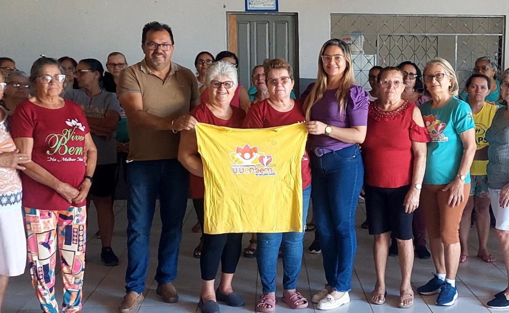 Prefeitura de Nova Floresta entrega fardamento ao grupo de idosos/ coral grupo de idosos do projeto viver bem.