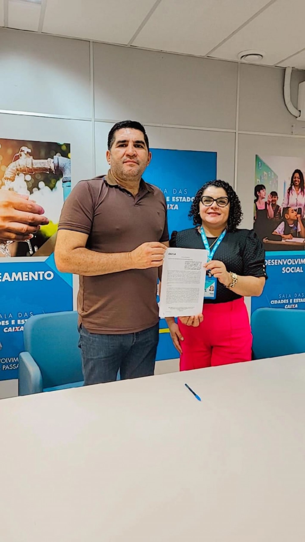 Prefeito Jarson Santos assina contrato para pavimentação de diversas ruas urbanas.