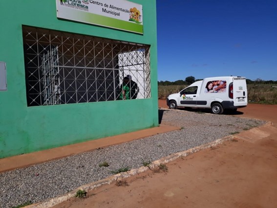 Entrega do Veículo para transporte da Merenda Escolar.