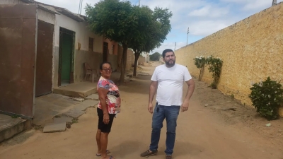 Prefeito Jarson visita obras de pavimentação de ruas no bairro Pau Brasil