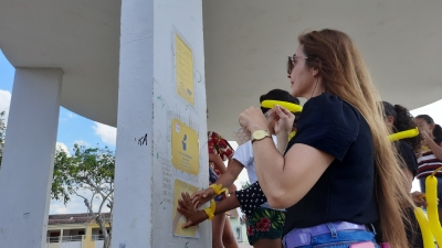 Usuários do SCFV visitam e decoram praça na campanha do Setembro Amarelo