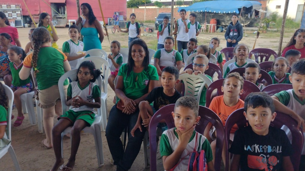 A Prefeitura Municipal de Nova Floresta juntamente com a Secretaria de Educação, promoveram uma manhã circense para os alunos das Escolas Municipais