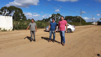 Prefeito Jarson visita terreno anexo para ampliação do Cemitério Público