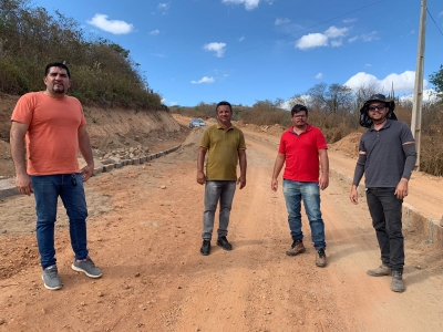PREFEITURA RETOMA AS OBRAS DA LADEIRA DA PEDRA D'ÁGUA, NA ZONA RURAL.