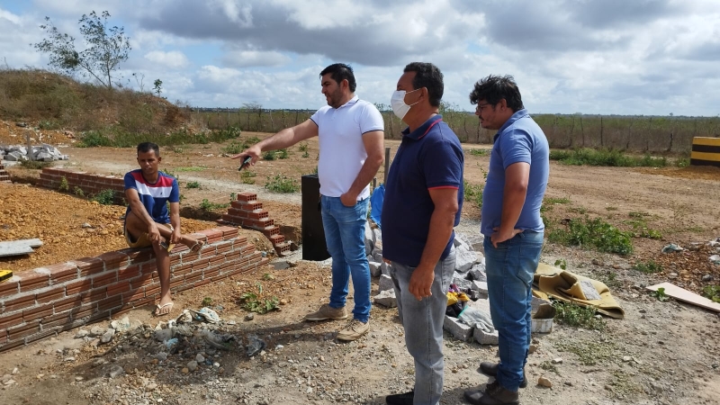 Prefeito Jarson acompanha obras de construção do Galpão de Reciclagem