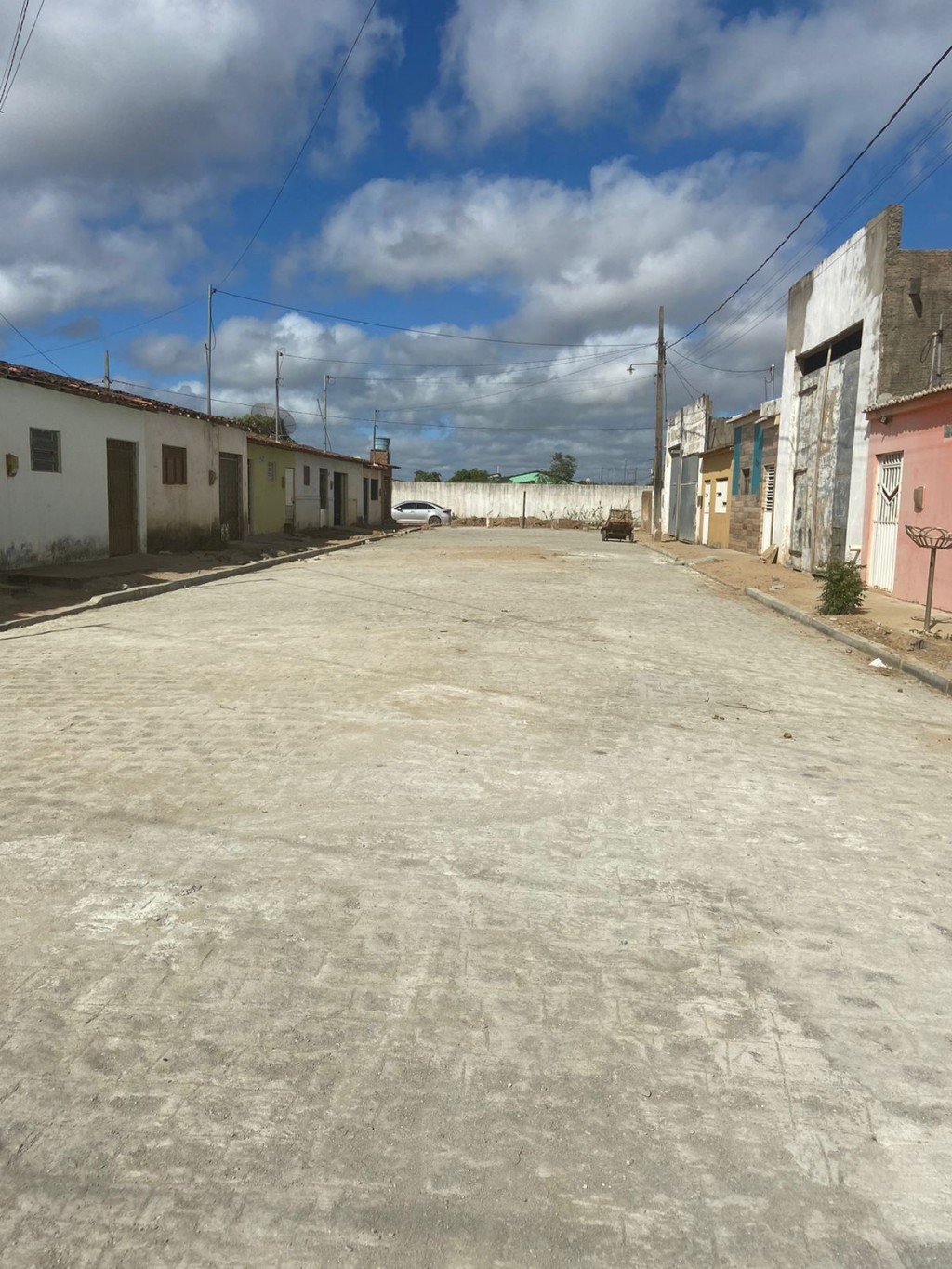 Prefeito Jarson Santos vistoria conclusão de mais uma obra de pavimentação em paralelepípedo.