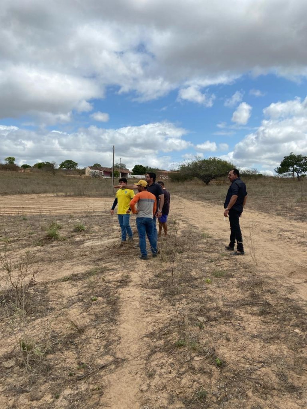 Prefeito Jarson acompanha limpeza de Reservatório na Caatinga