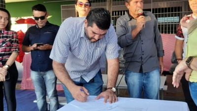 Prefeito Jarson assina ordens de serviço de pavimentações e retomada de ginásio