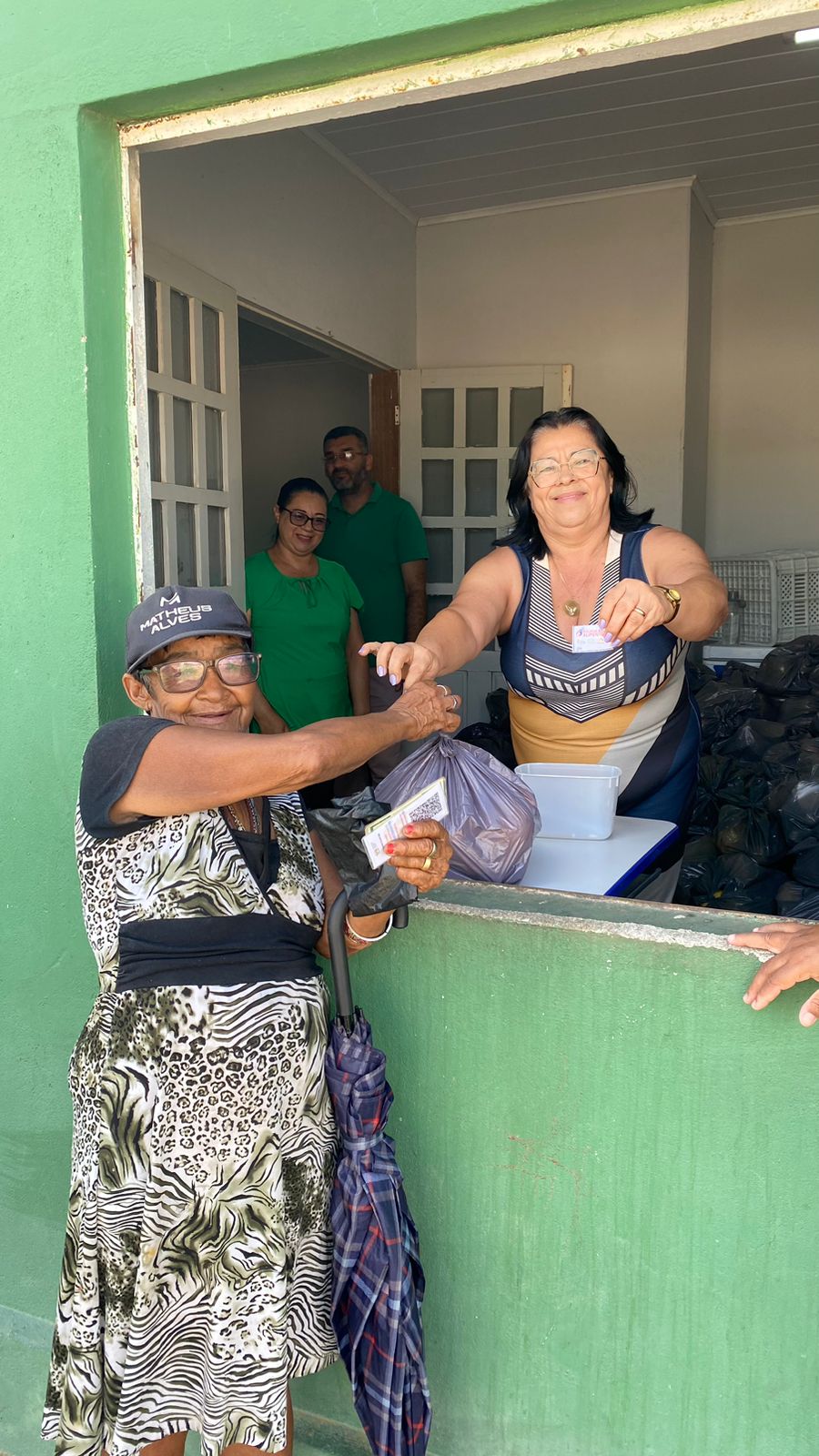 Secretaria de Assistência Social, juntamente com a Prefeitura Municipal de Nova Floresta realizaram mais uma entrega de alimentos através do PAA