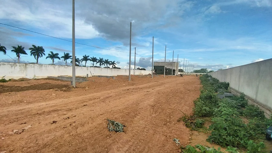 Prefeito Jarson acompanha obras de construção do novo cemitério