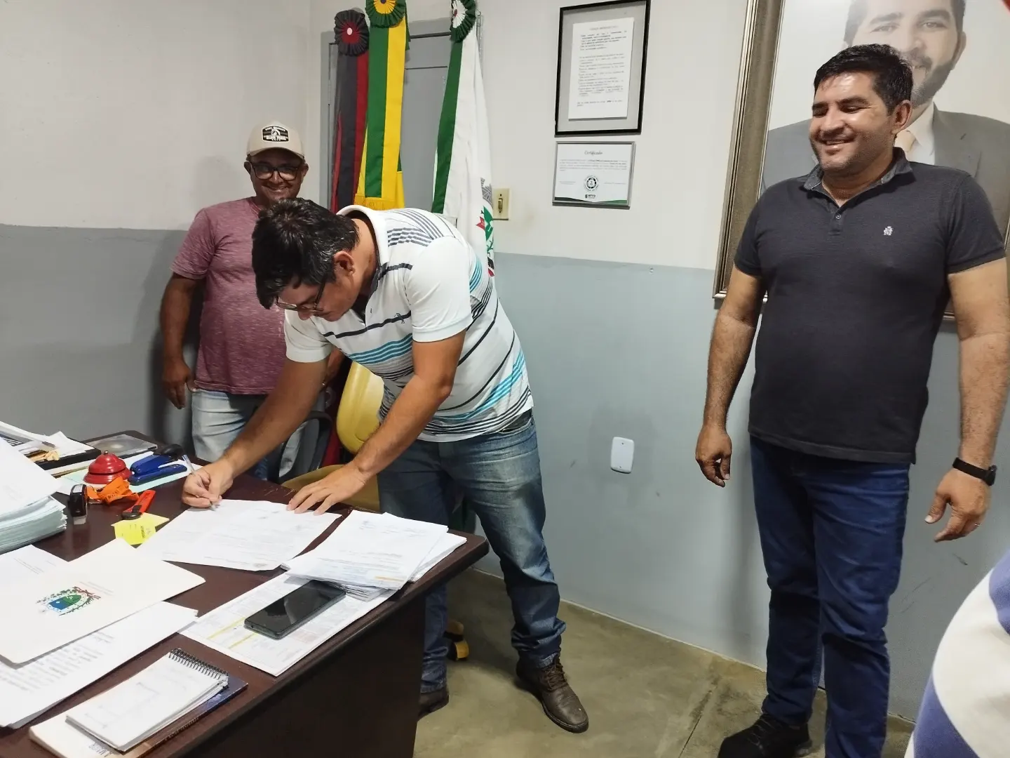 Prefeito Jarson assina ordem de serviço para retomada das obras de construção da creche do bairro Pau Brasil