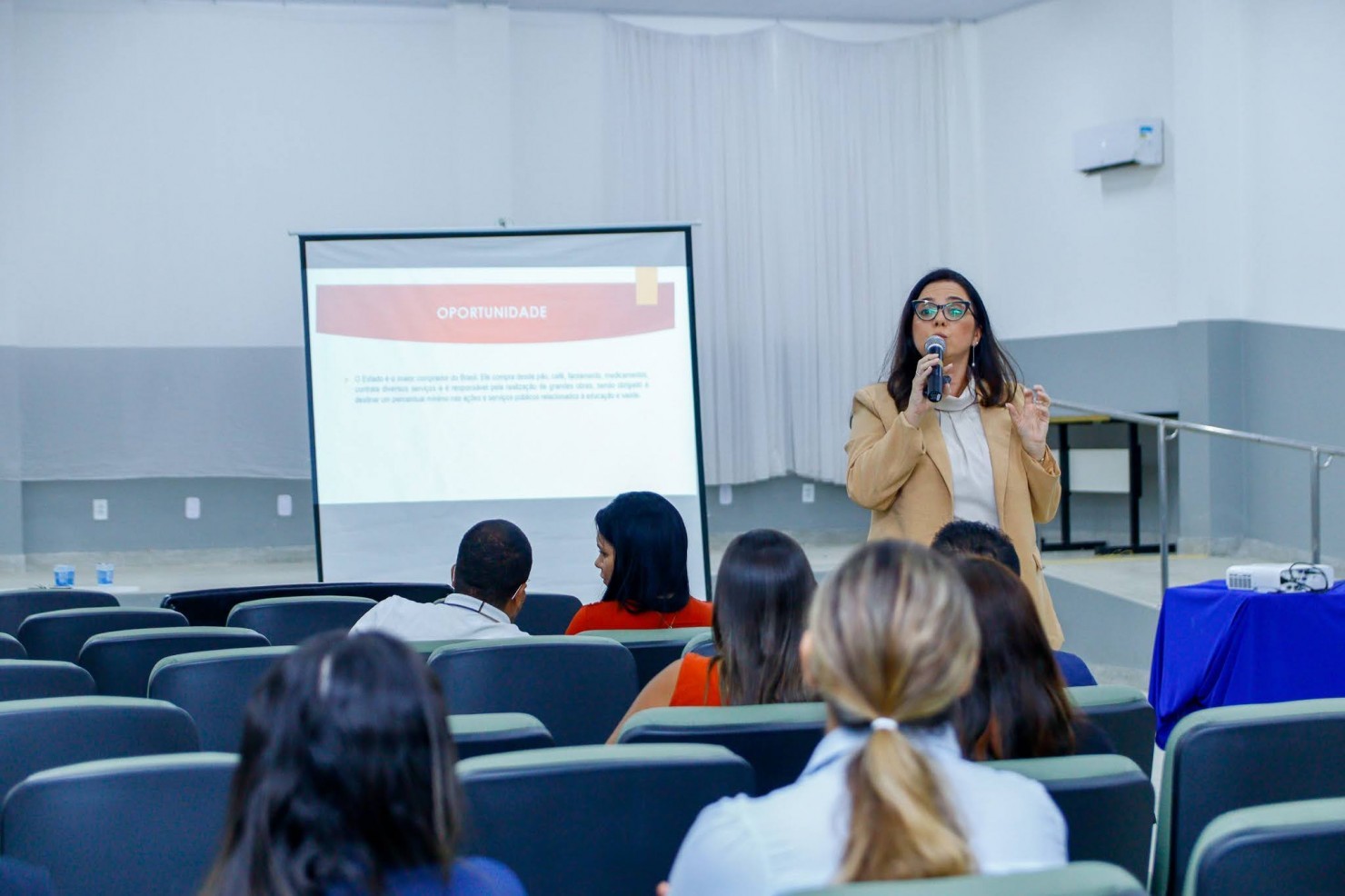 Prefeitura de Nova Floresta promove capacitação sobre licitações para empreendedores do município