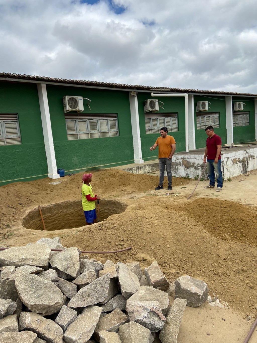 Prefeito Jarson acompanha andamento da obra de um novo auditório.