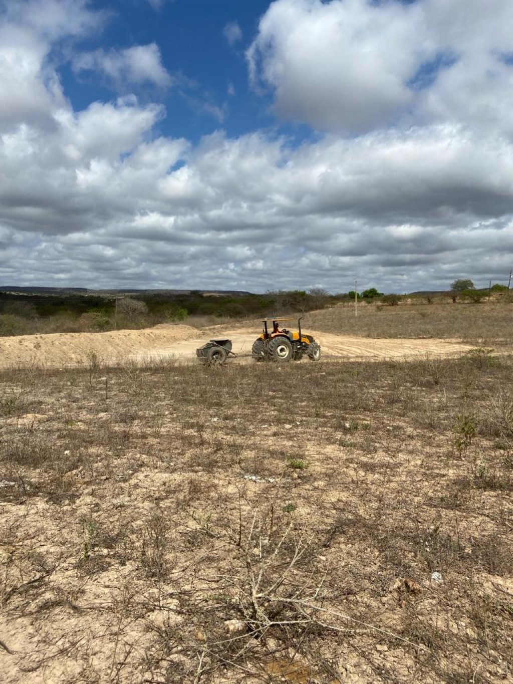 Prefeito Jarson acompanha limpeza de Reservatório na Caatinga
