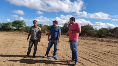 Prefeito Jarson visita terreno anexo para ampliação do Cemitério Público