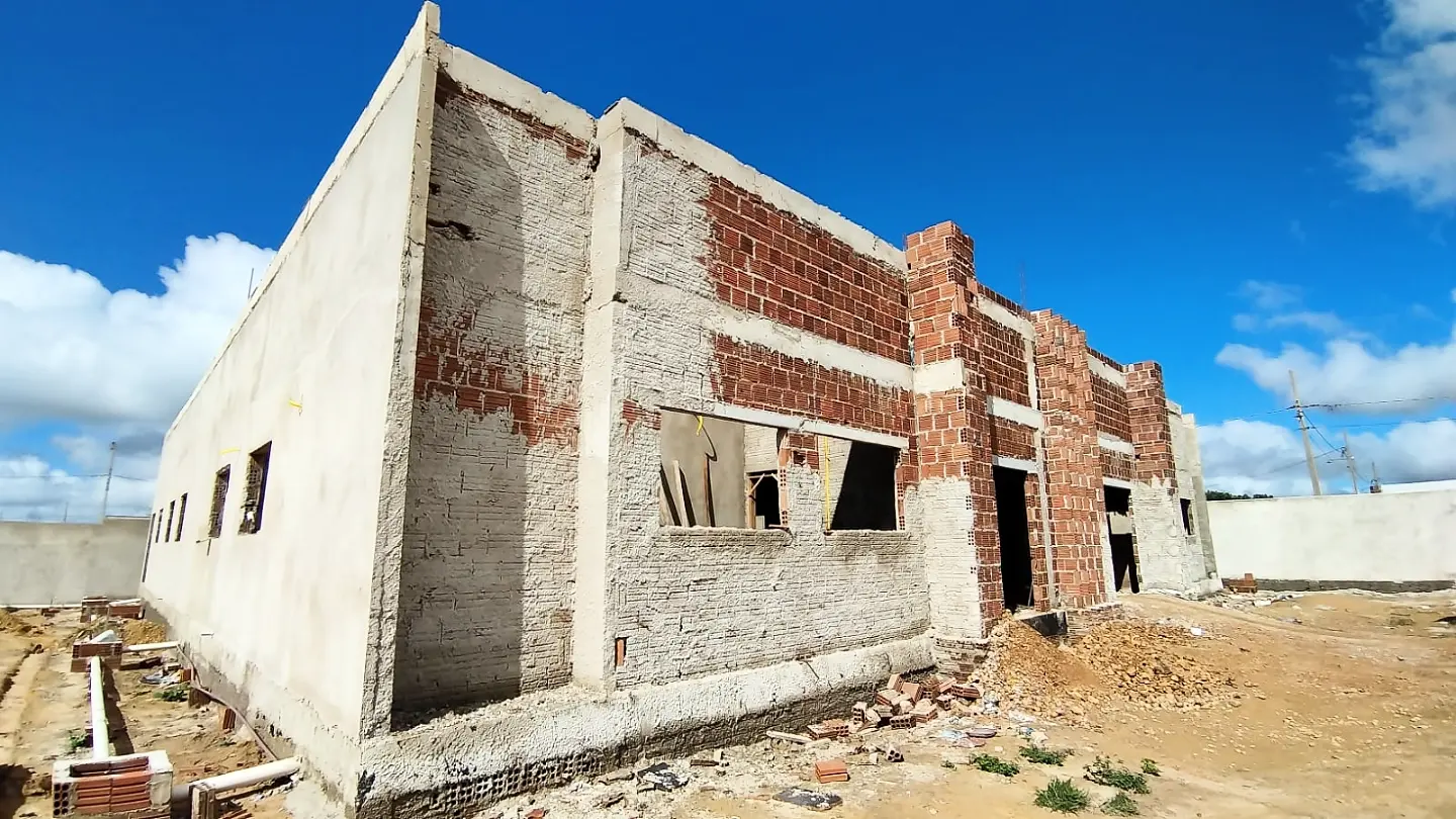 Prefeito Jarson acompanha obras de construção de nova creche