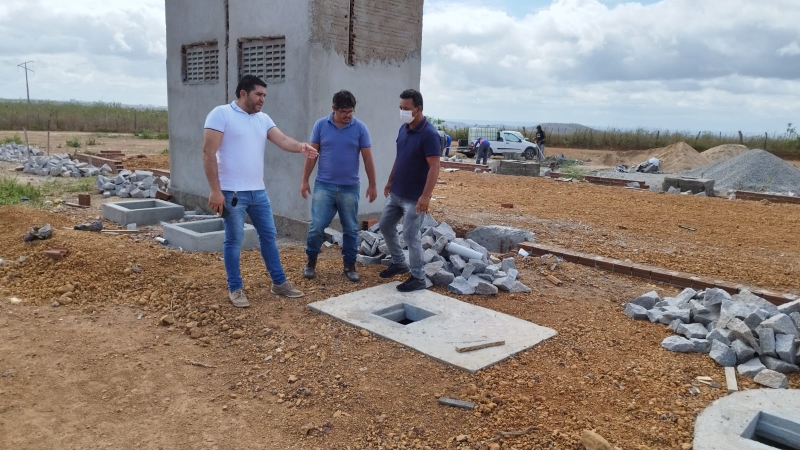 Prefeito Jarson acompanha obras de construção do Galpão de Reciclagem