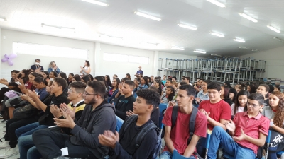Secretária de Assistência Social de Nova Floresta realiza palestra na ECIT José Rolderick de Oliveira