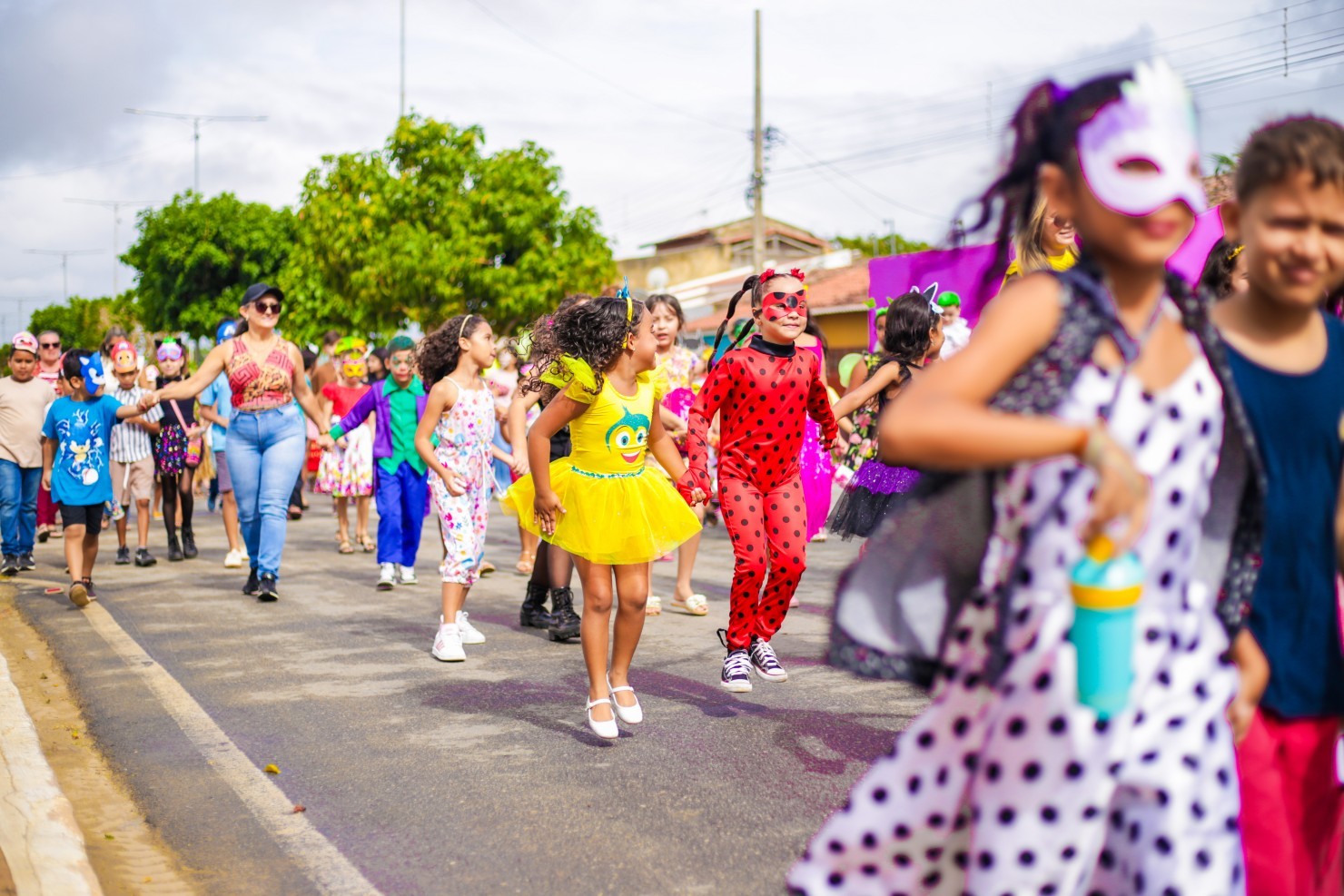 Bloco Escola Folia leva animação e alegria às ruas de Nova Floresta