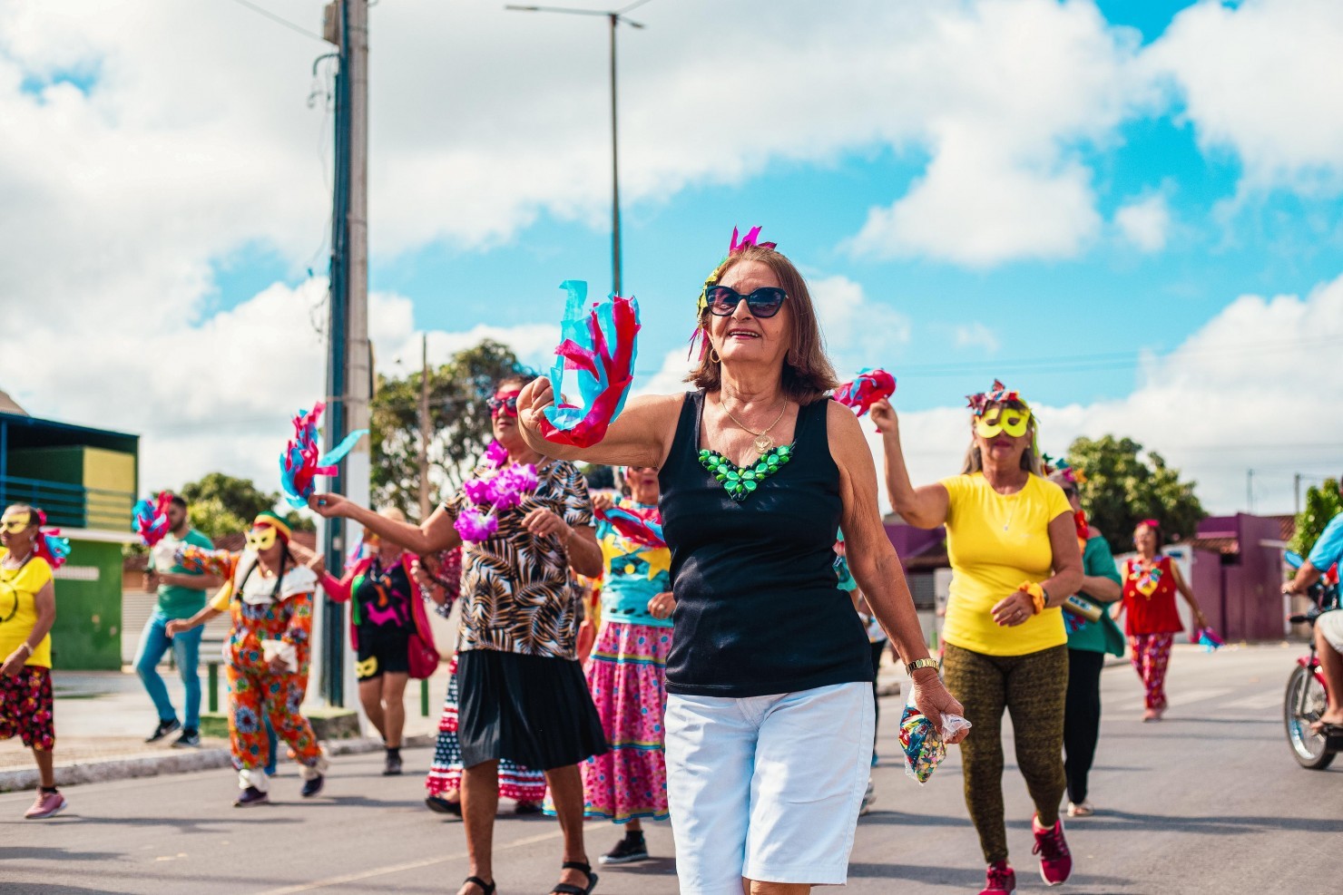 Viver Bem Folia leva alegria e animação ao Carnaval dos Idosos em Nova Floresta