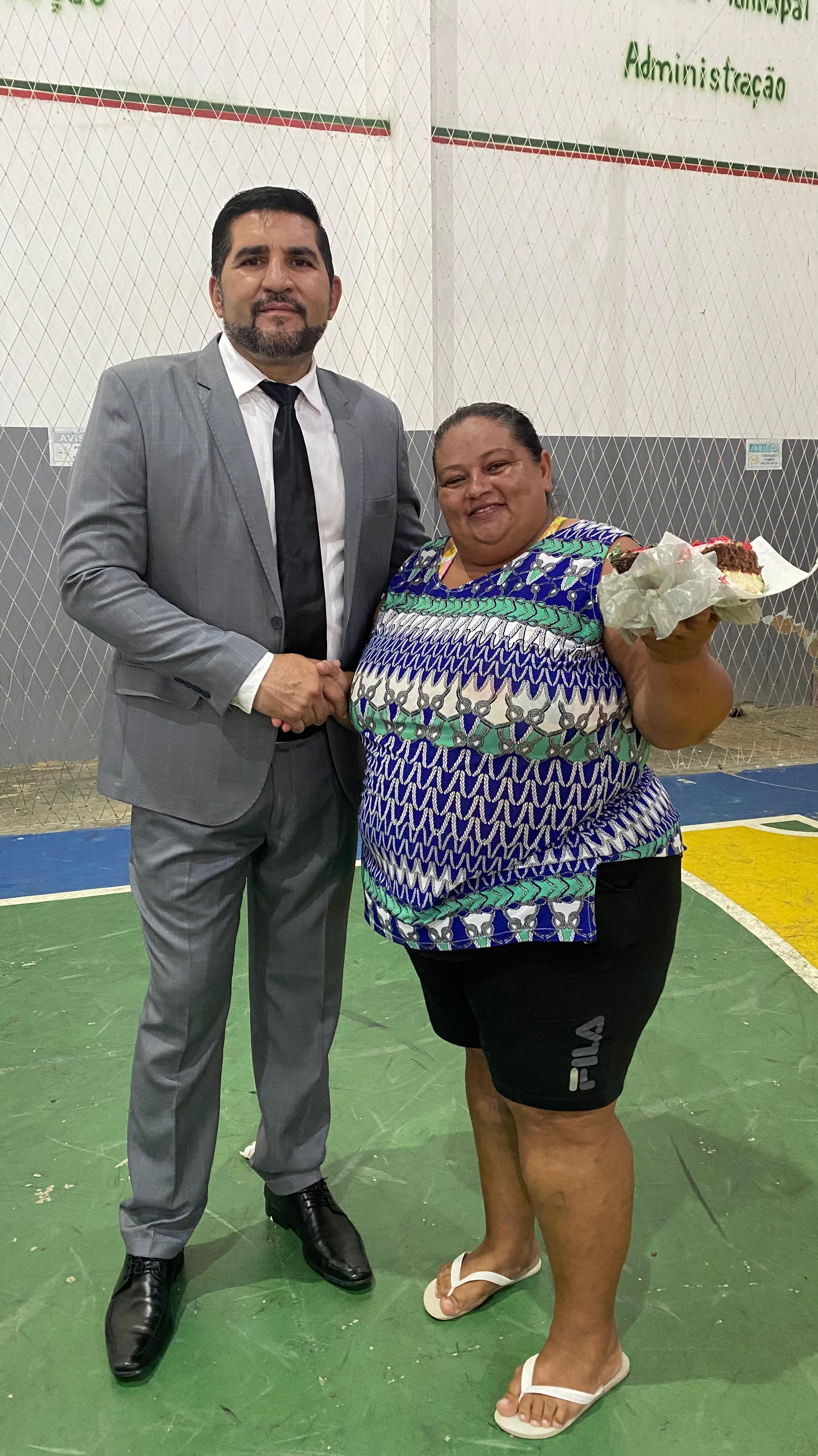 Hasteamento das Bandeiras e o Bolo de Emancipação