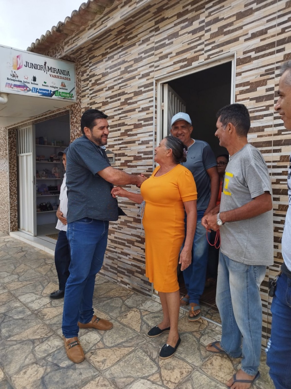 Prefeito Jarson acompanha obras de pavimentação na Rua 06 de Junho