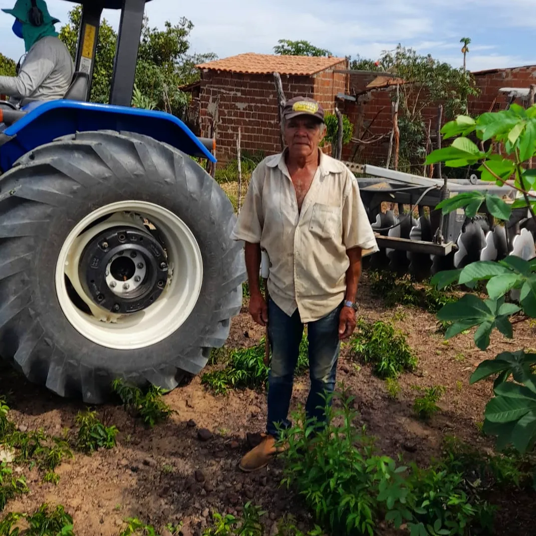 Prefeitura de Nova Floresta realiza cortes de terra na zona rural