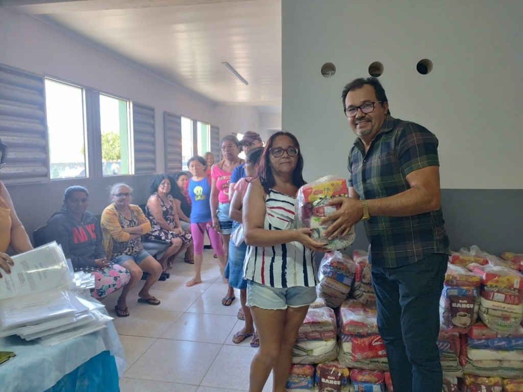 Prefeitura de Nova Floresta realiza entrega de cestas básicas.