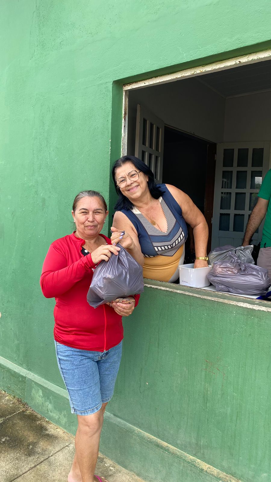 Secretaria de Assistência Social, juntamente com a Prefeitura Municipal de Nova Floresta realizaram mais uma entrega de alimentos através do PAA