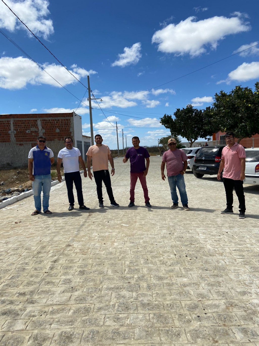 Prefeito Jarson acompanha finalização em pavimentação q da acesso a Escola José Rolderick.