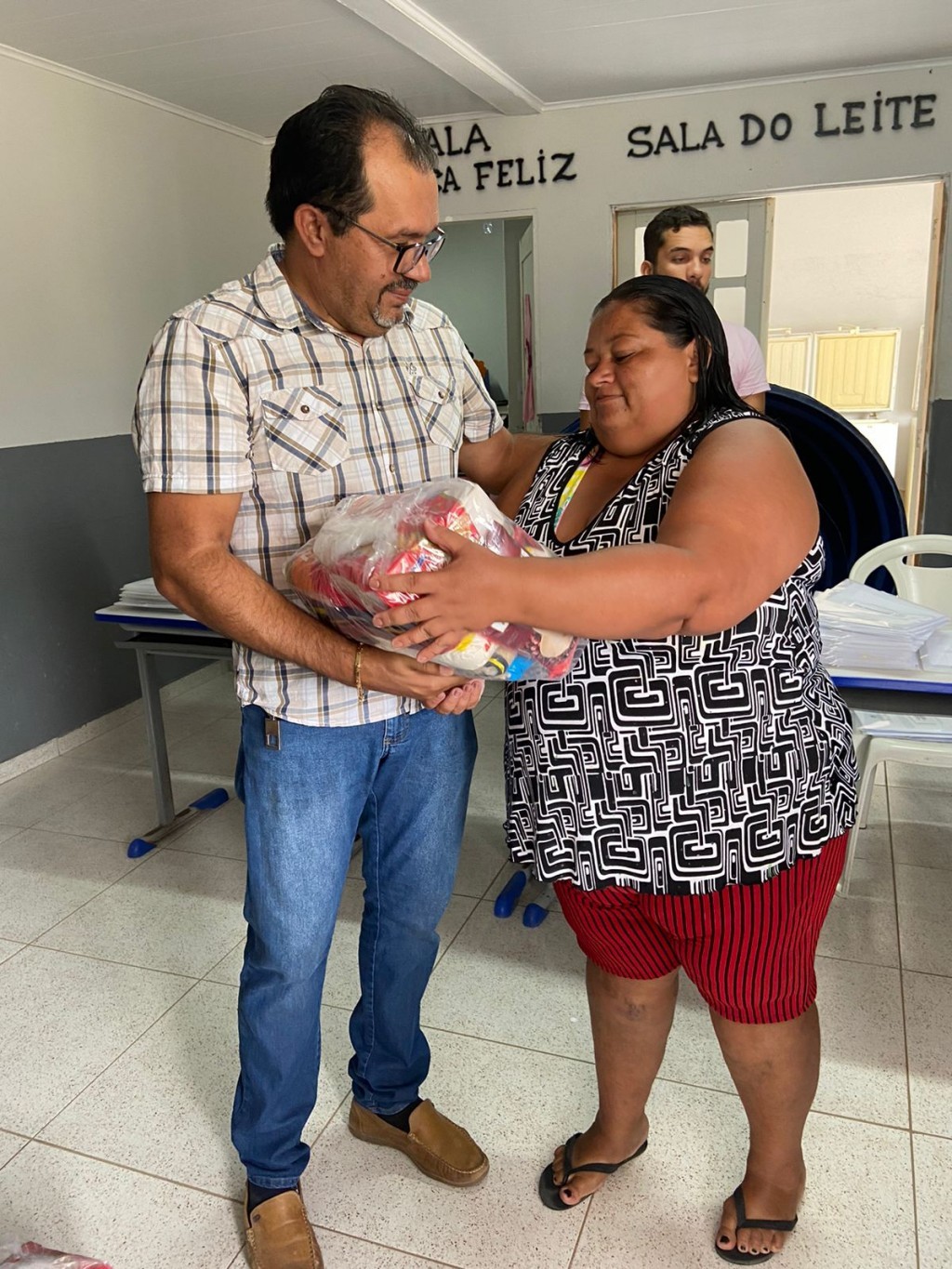 Prefeitura de Nova Floresta realiza entrega de cestas básicas.