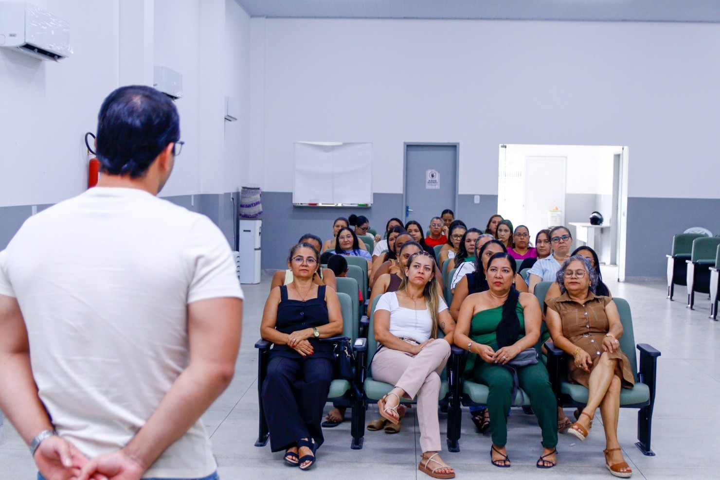 Prefeitura de Nova Floresta realiza entrega de certificados do curso de Corte e Costura Industrial em parceria com o SENAI