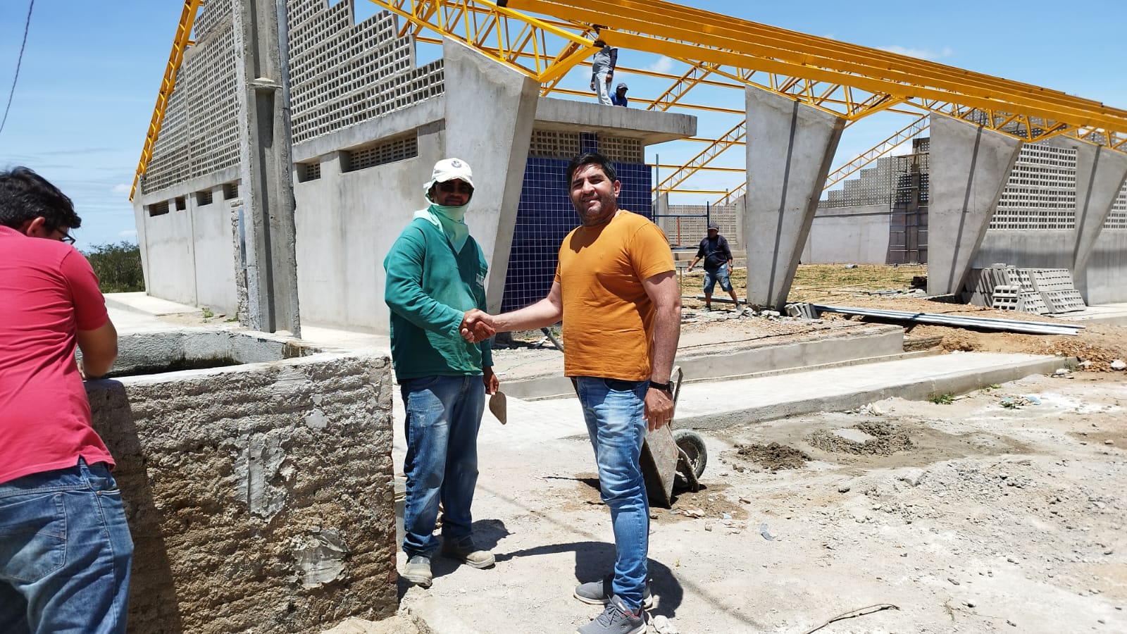 Prefeito Jarson acompanha execução das obras do ginásio do bairro Alto da Floresta
